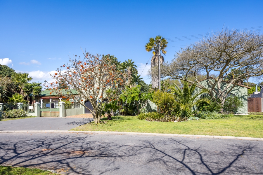 8 Bedroom Property for Sale in Table View Western Cape